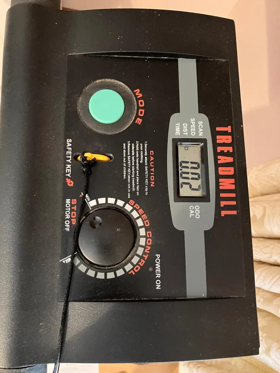 Motorised treadmill - Image 4