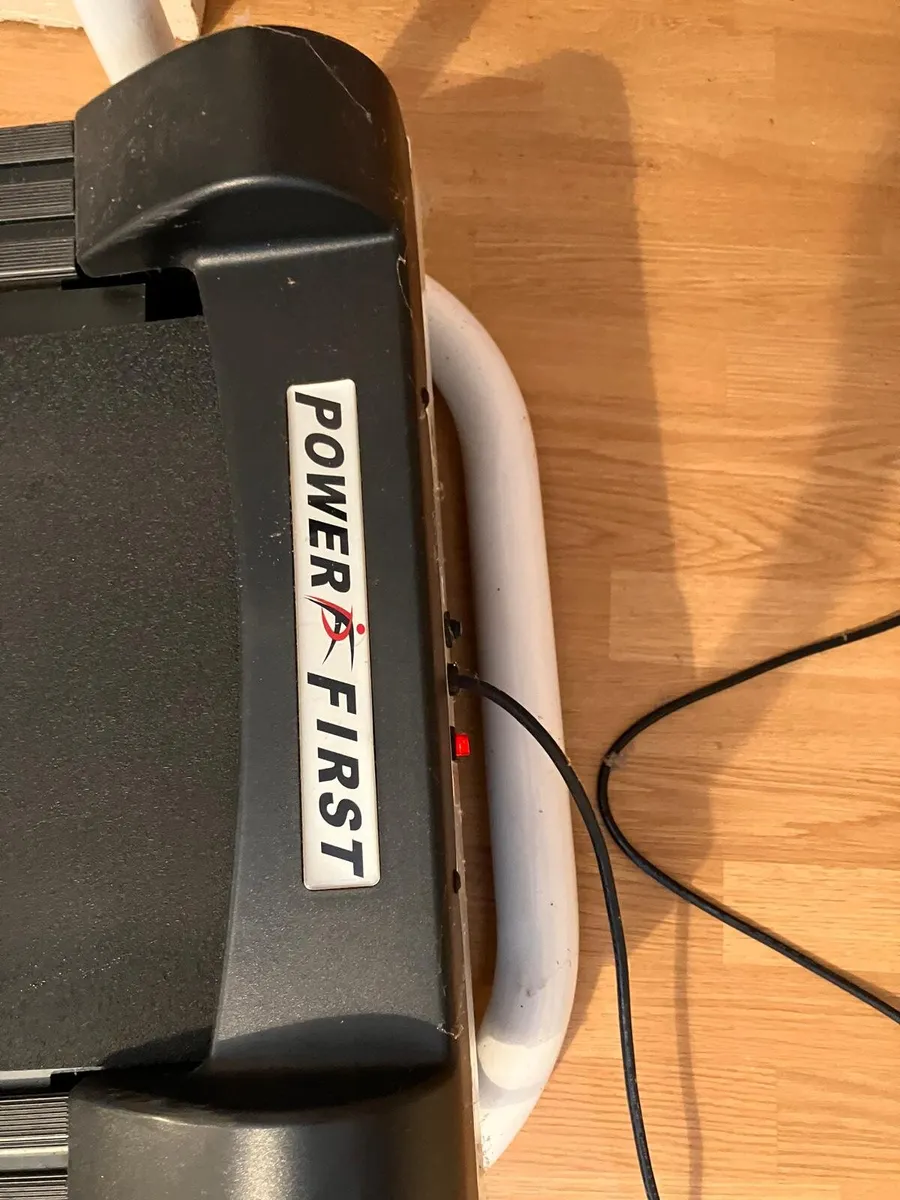 Motorised treadmill - Image 3