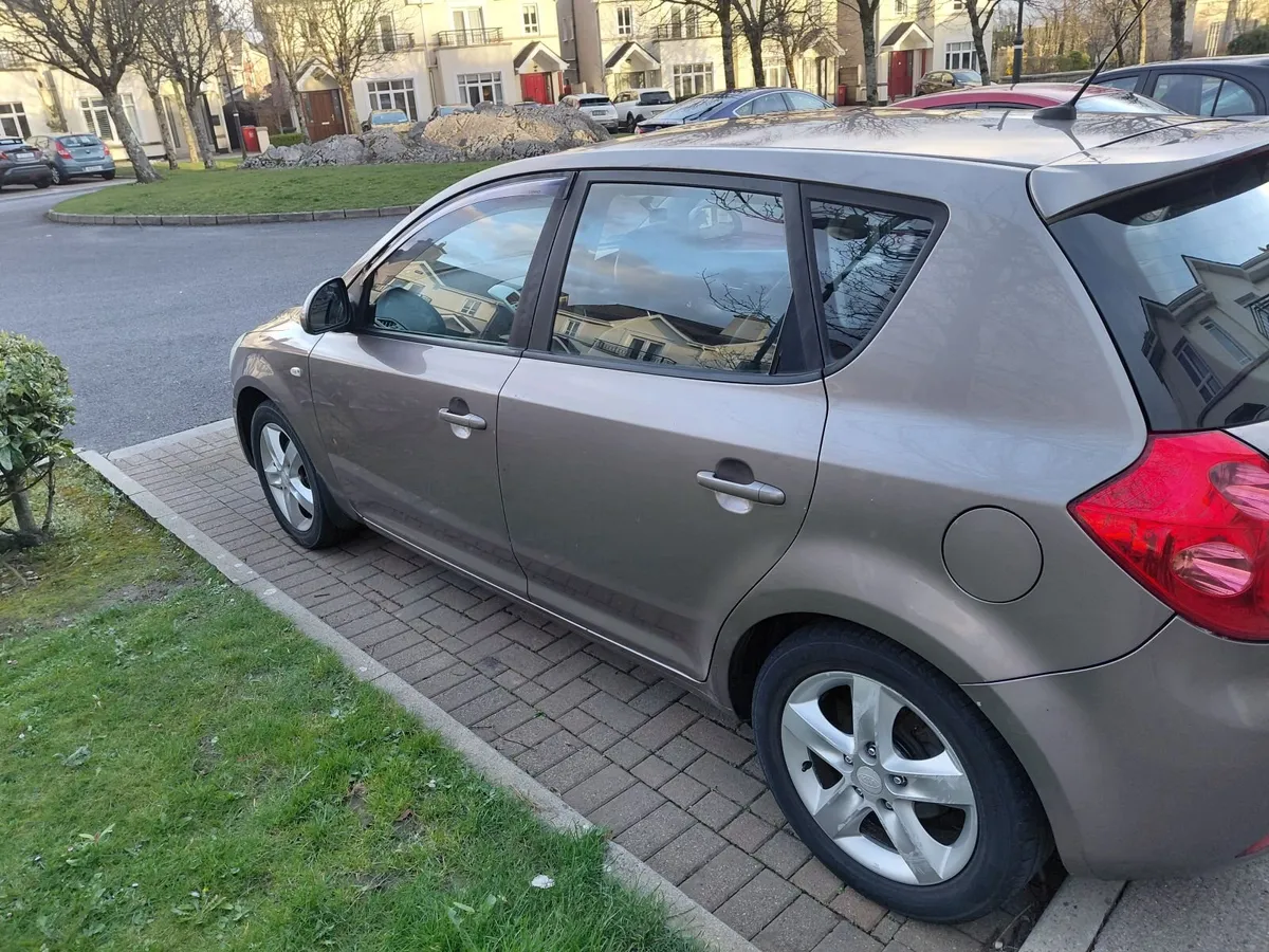 Car - Image 3