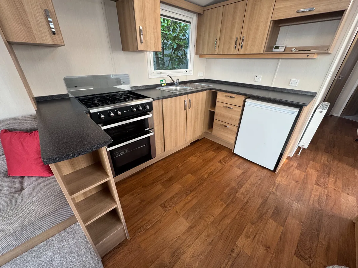 Swift Loire 35x12 3 bed - Image 3