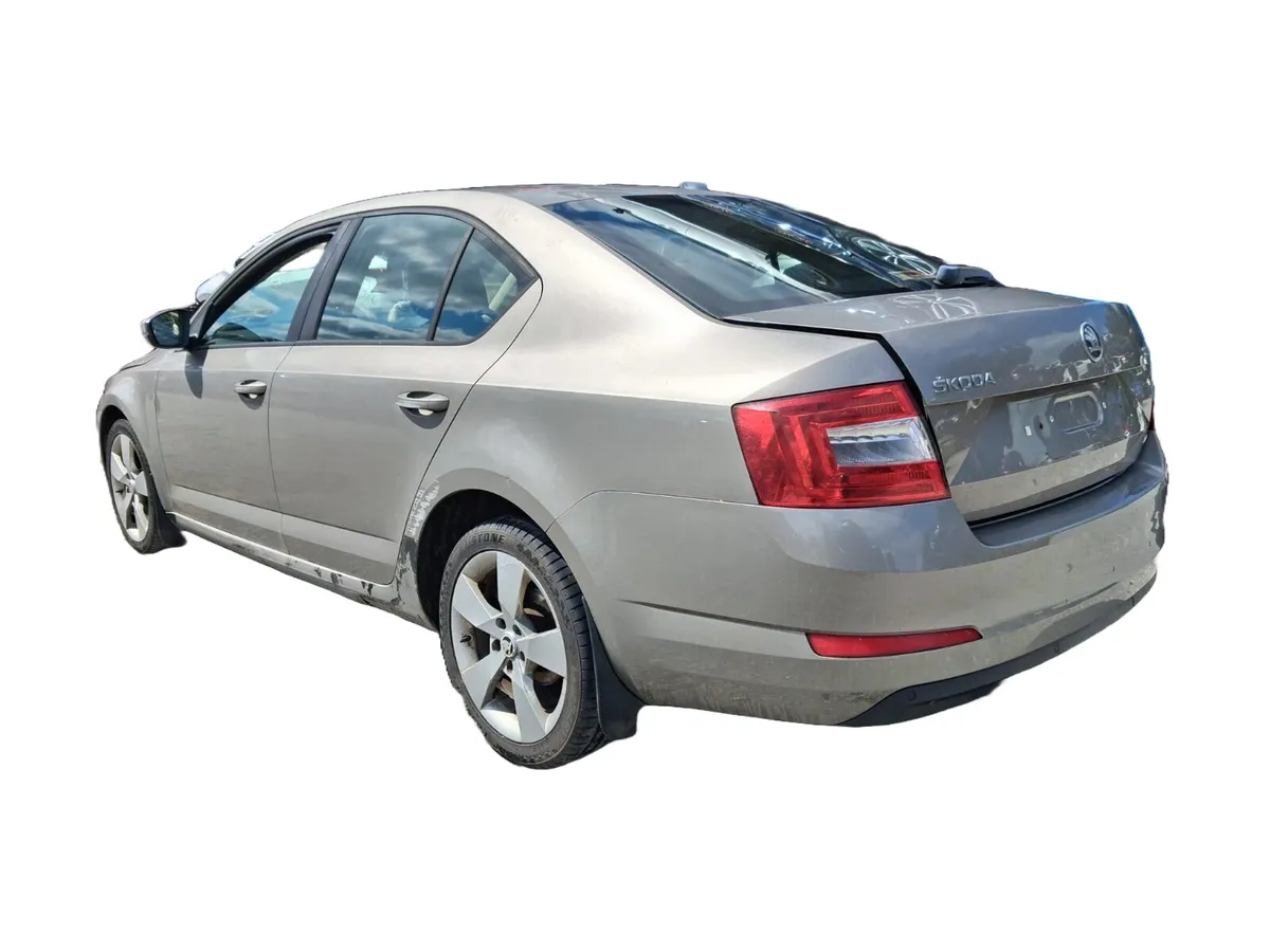 2013 SKODA OCTAVIA For Breaking/Dismantling - Image 4