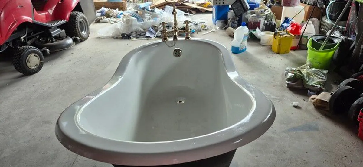 Castiron Slipper Bathtub - Image 2