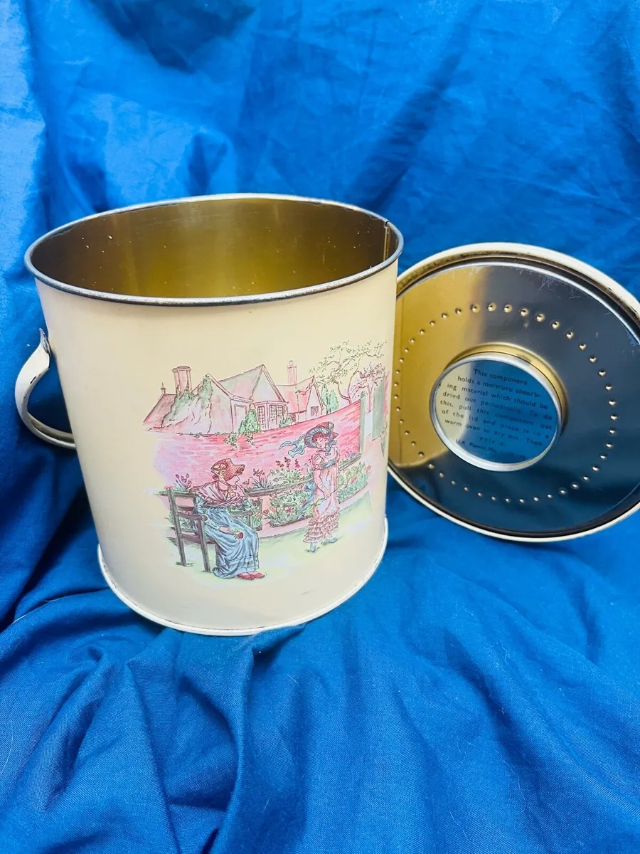 Vintage biscuit tin - Image 2