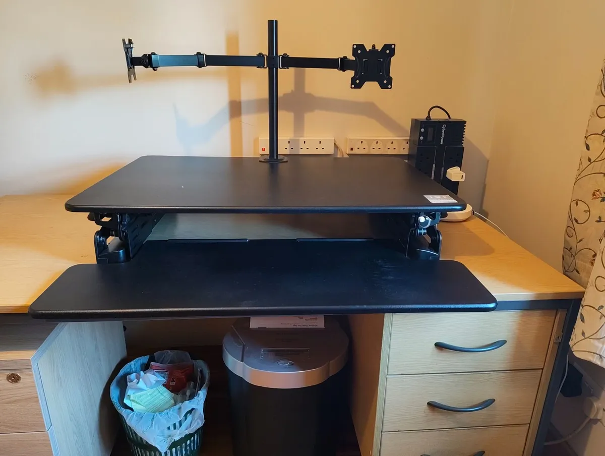 YO-YO Standing Desk Convertor (Used) - Image 4