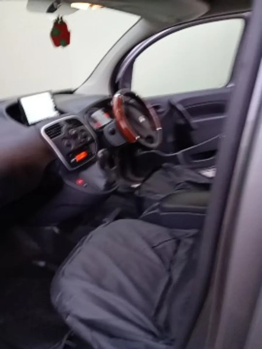 Renault kangoo professsional electric van - Image 3