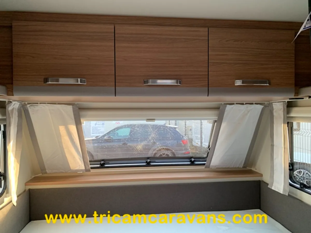 2025 Weinsberg CaraOne 390 QD One Owner Fixed Bed - Image 4