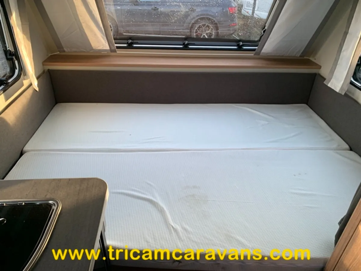 2025 Weinsberg CaraOne 390 QD One Owner Fixed Bed - Image 3