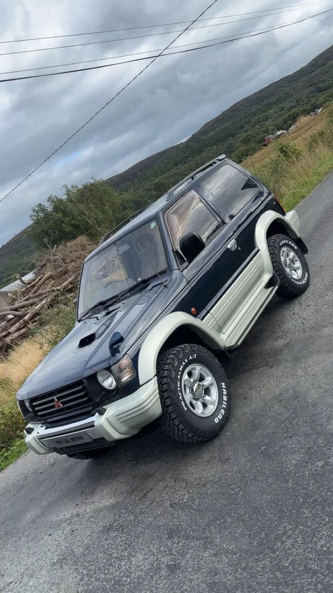 Mitsubishi Pajero 2.8TD low km - Image 1