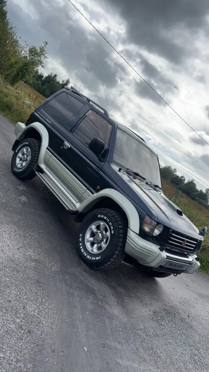 Mitsubishi Pajero 2.8TD low km - Image 2