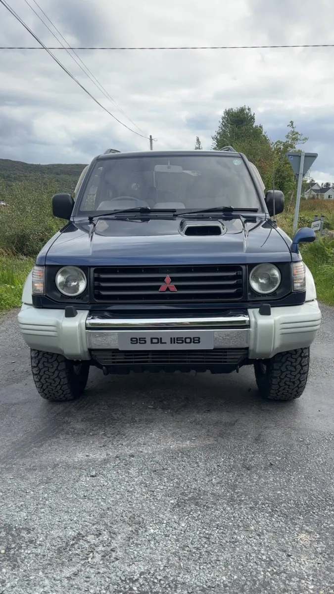 Mitsubishi Pajero 2.8TD low km - Image 3