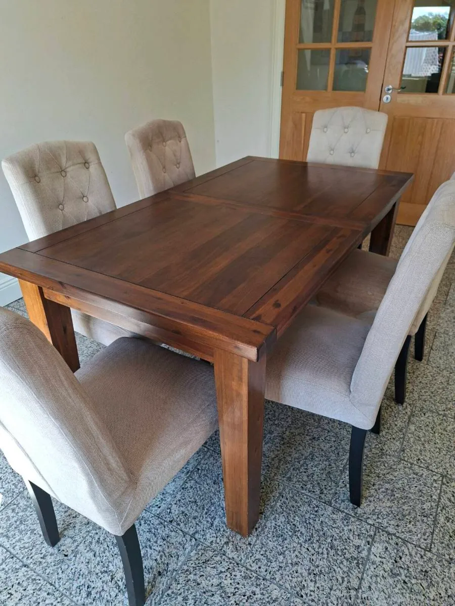 Dining table and 6 chairs - Image 1