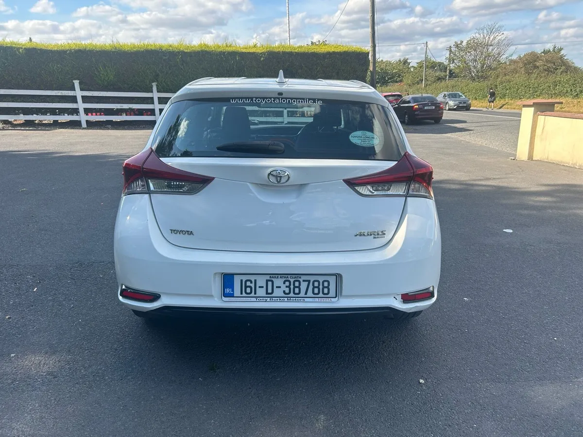 2016 Toyta auris - Image 3