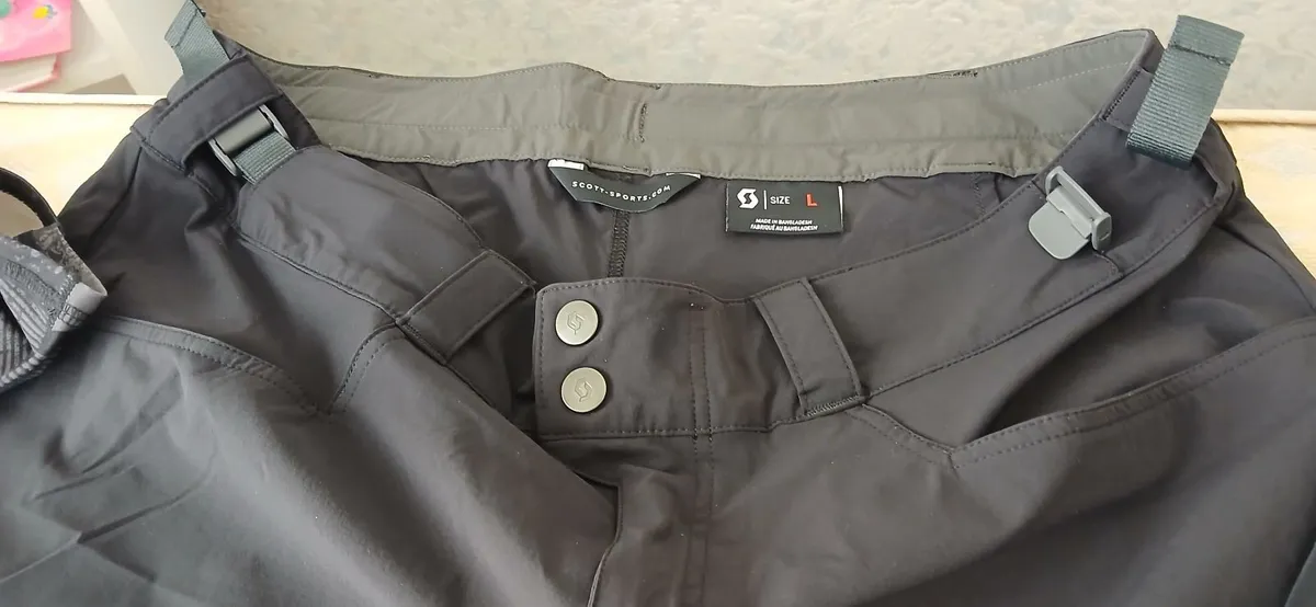 Mans Cycling  and swimming gear. - Image 2