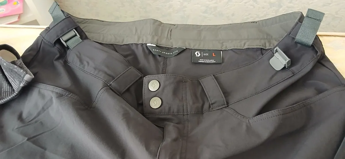 Mans Cycling  and swimming gear. - Image 3