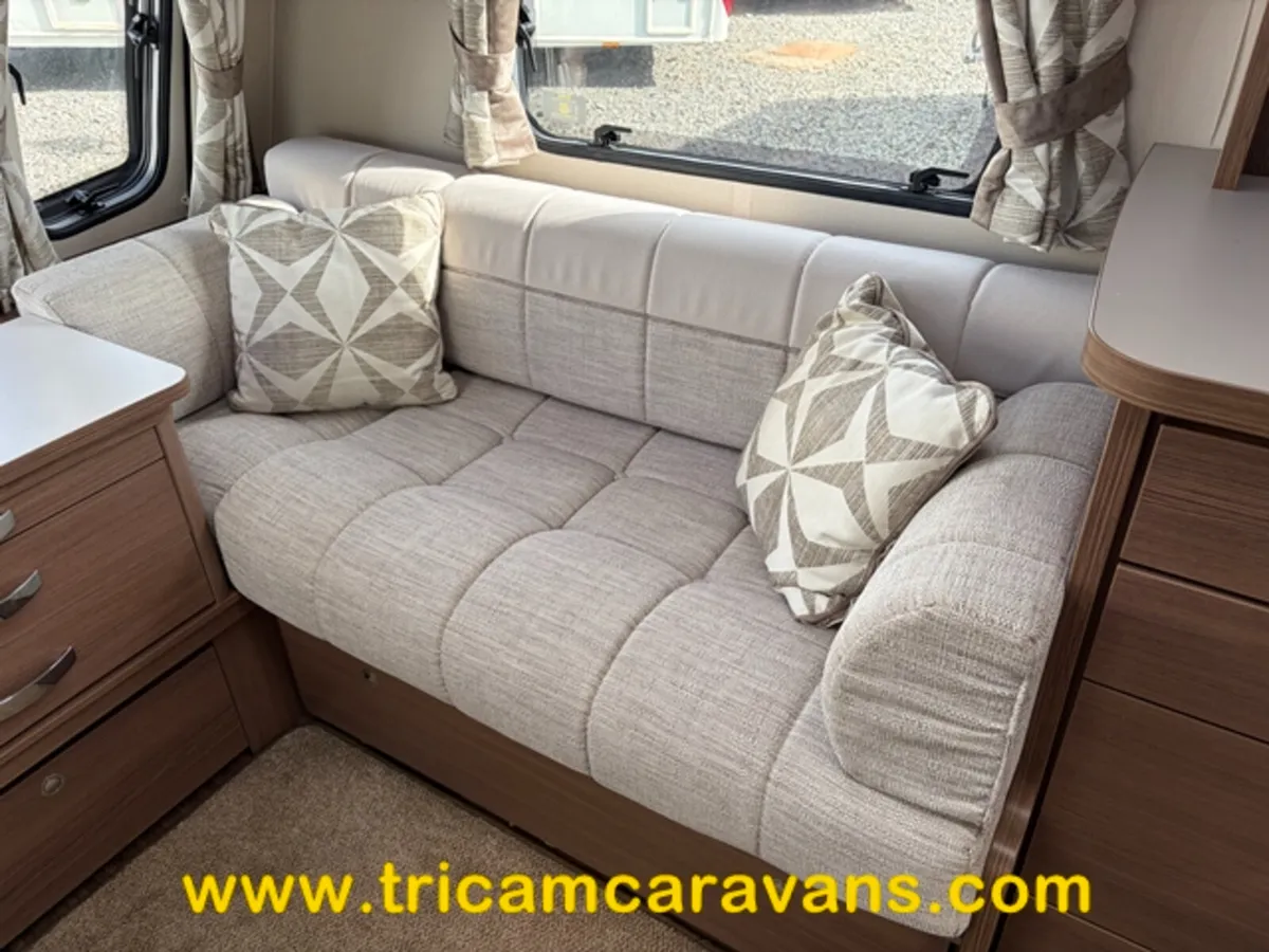 2017 Elddis Affinity 554/4 Transverse Island Bed - Image 4