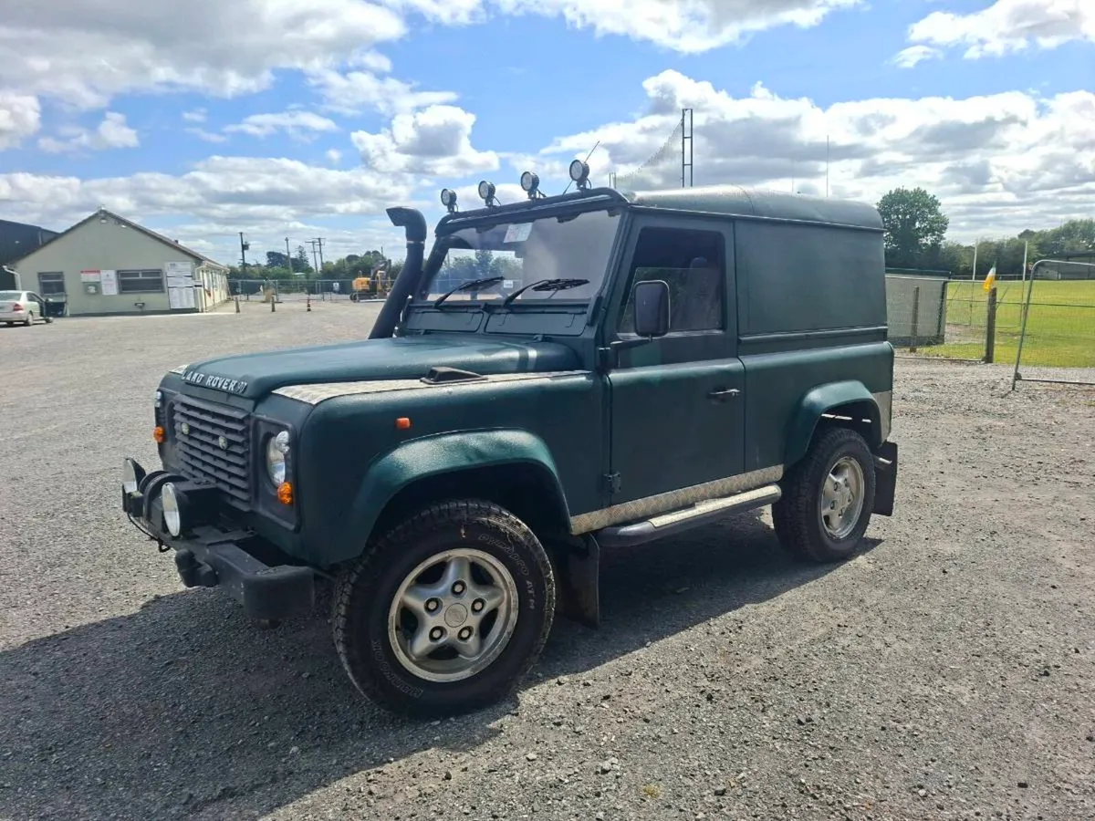Land rover defender - Image 2