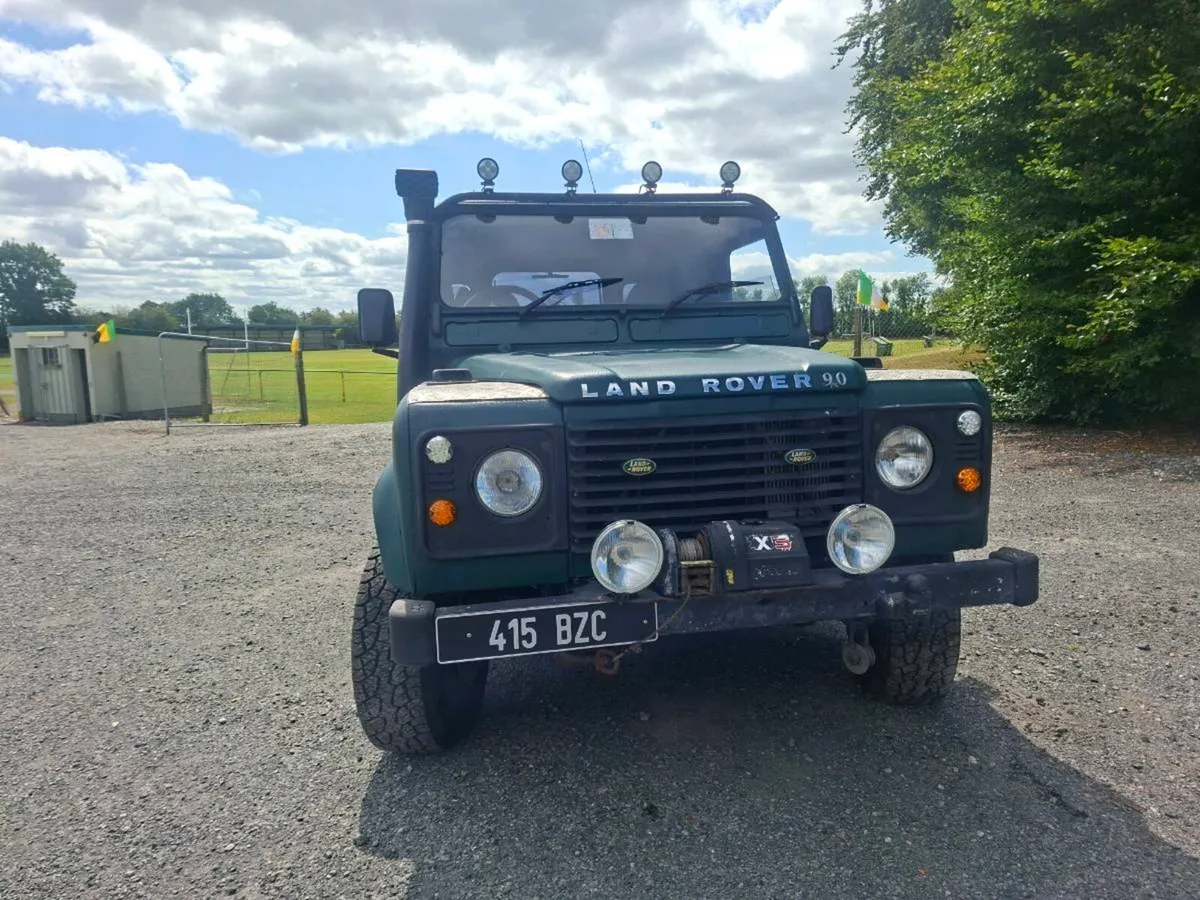 Land rover defender - Image 3