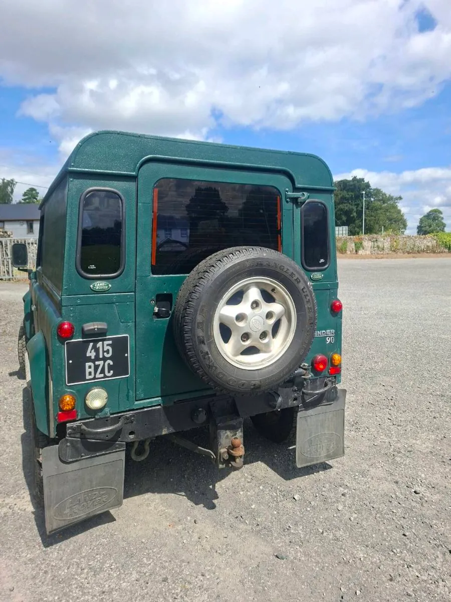 Land rover defender - Image 4
