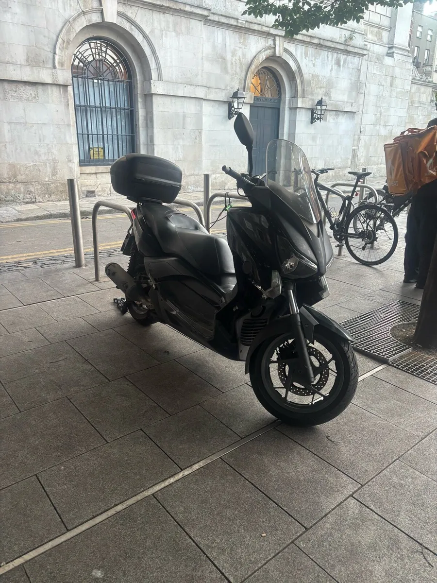 YAMAHA XMAX 250CC - Image 1
