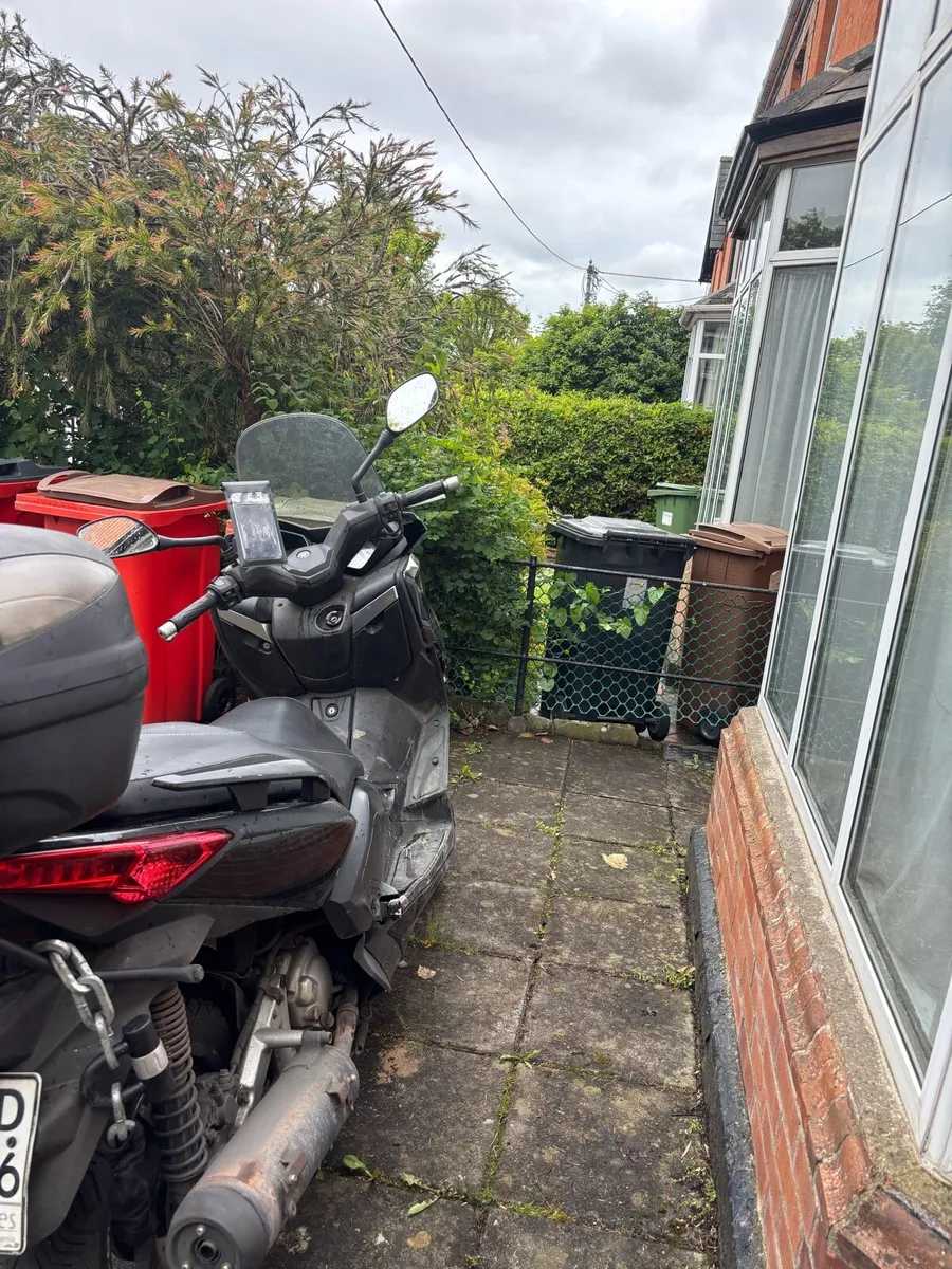 YAMAHA XMAX 250CC - Image 3