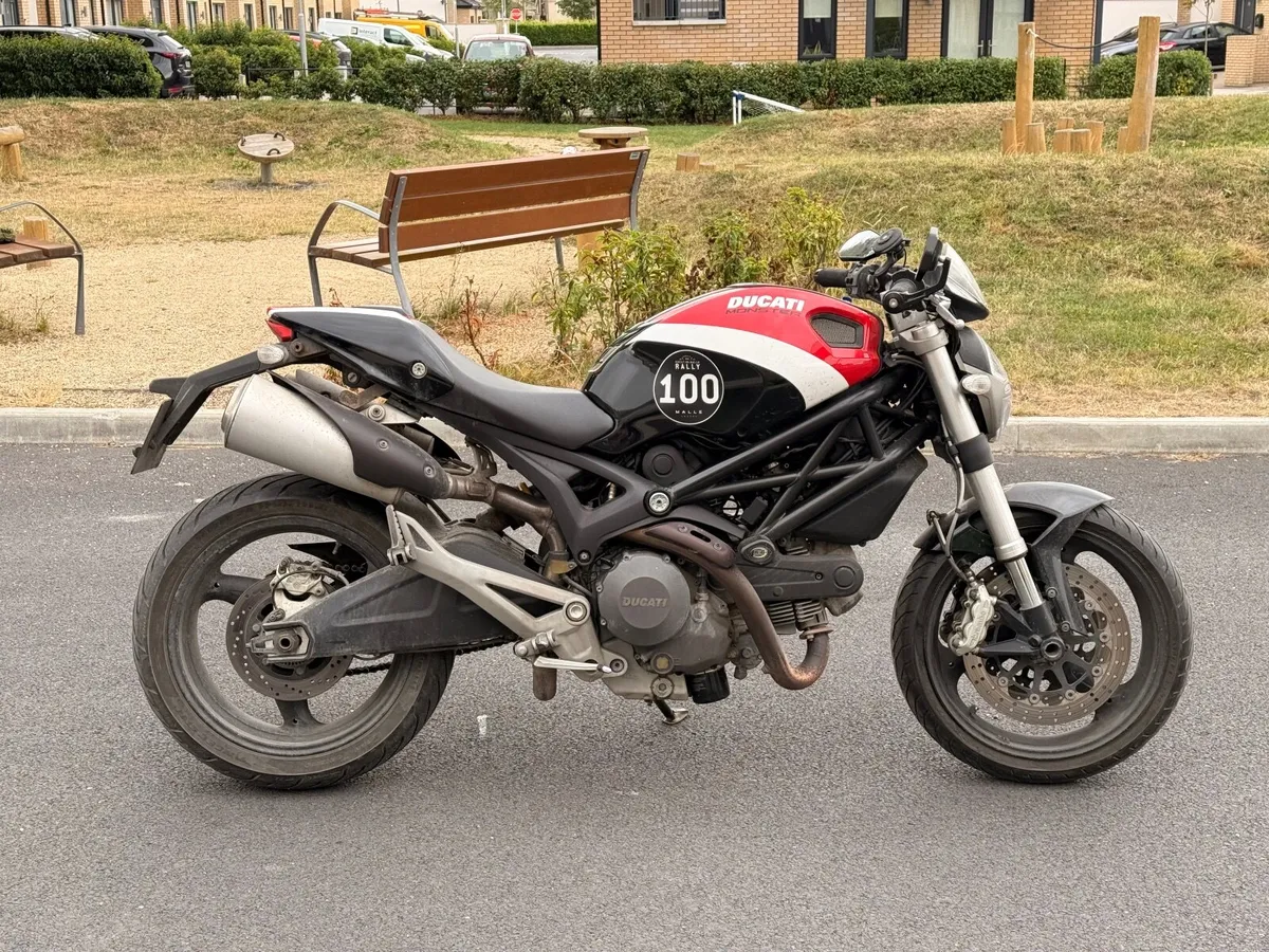 DUCATI Monster 696 ABS 2011 - Image 1