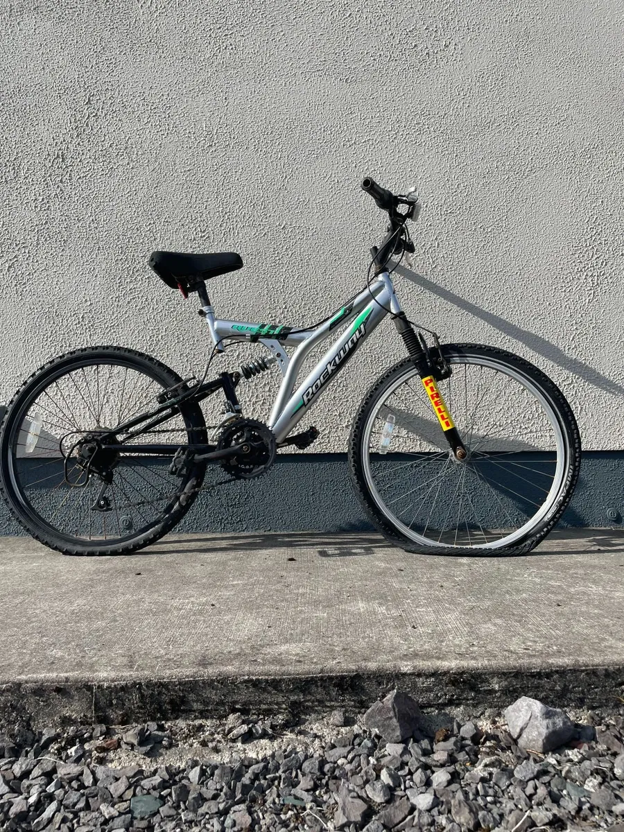 GOOD VALUE: ADULT SIZE BIKE. - Image 3