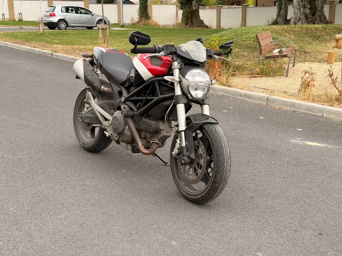 DUCATI Monster 696 ABS 2011 - Image 2