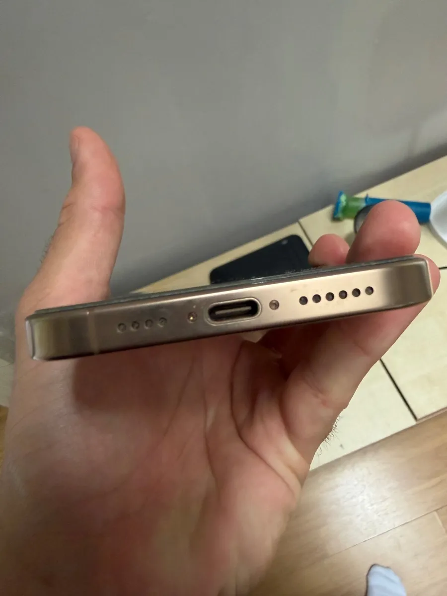 iPhone 16 pro max desert titanium - Image 2