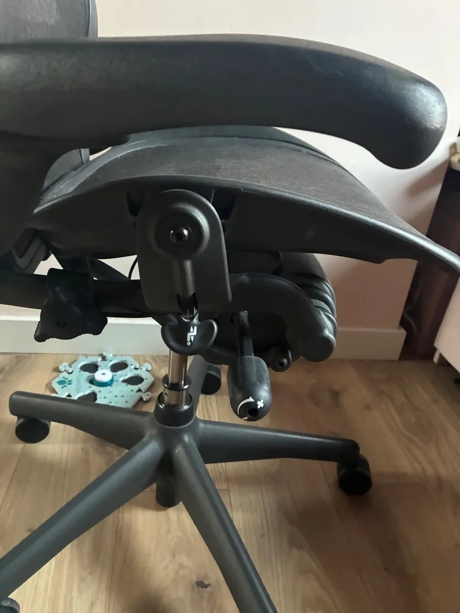 Herman Miller Aeron Chair - Image 3
