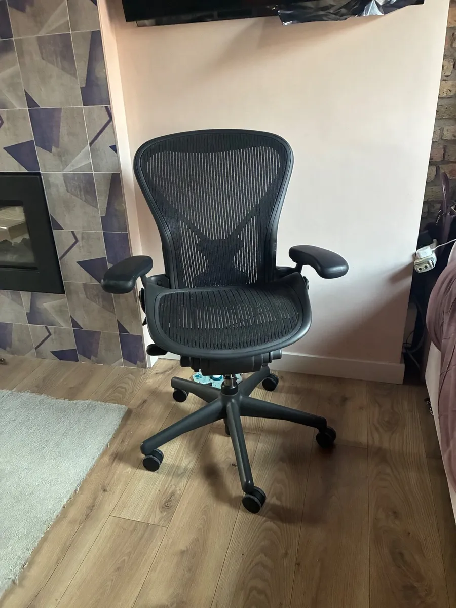 Herman Miller Aeron Chair - Image 2