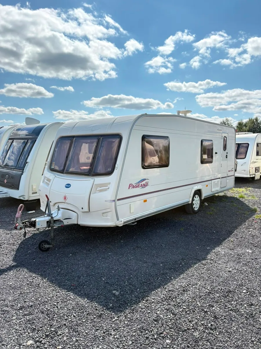 Bailey pageant 6 berth fixed bunkbeds caravan - Image 2