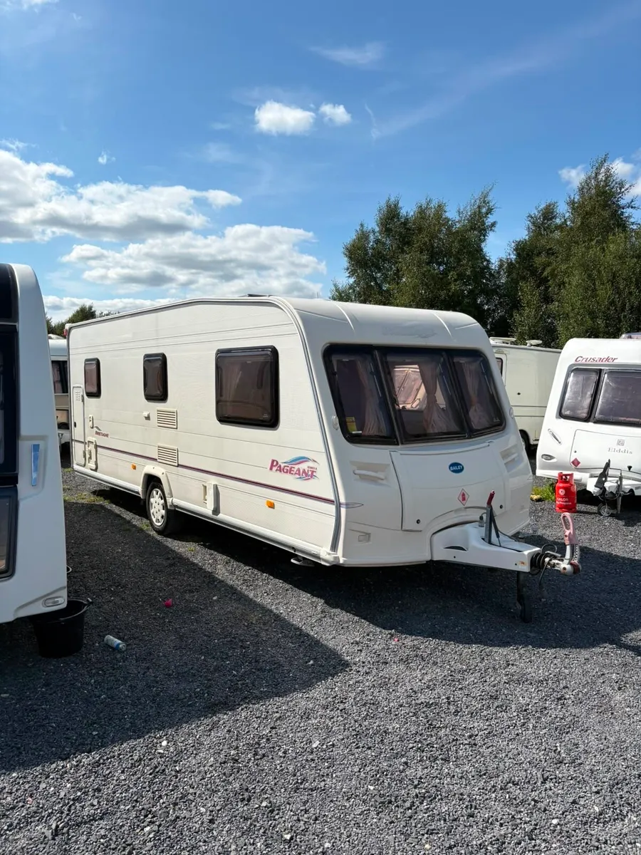 Bailey pageant 6 berth fixed bunkbeds caravan - Image 3