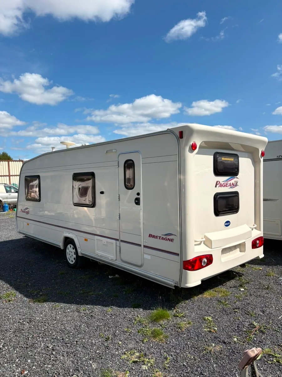 Bailey pageant 6 berth fixed bunkbeds caravan - Image 1
