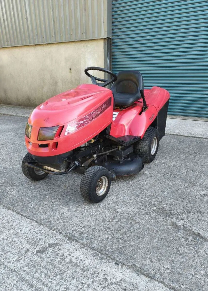 Castle garden ride on Lawnmower - Image 1