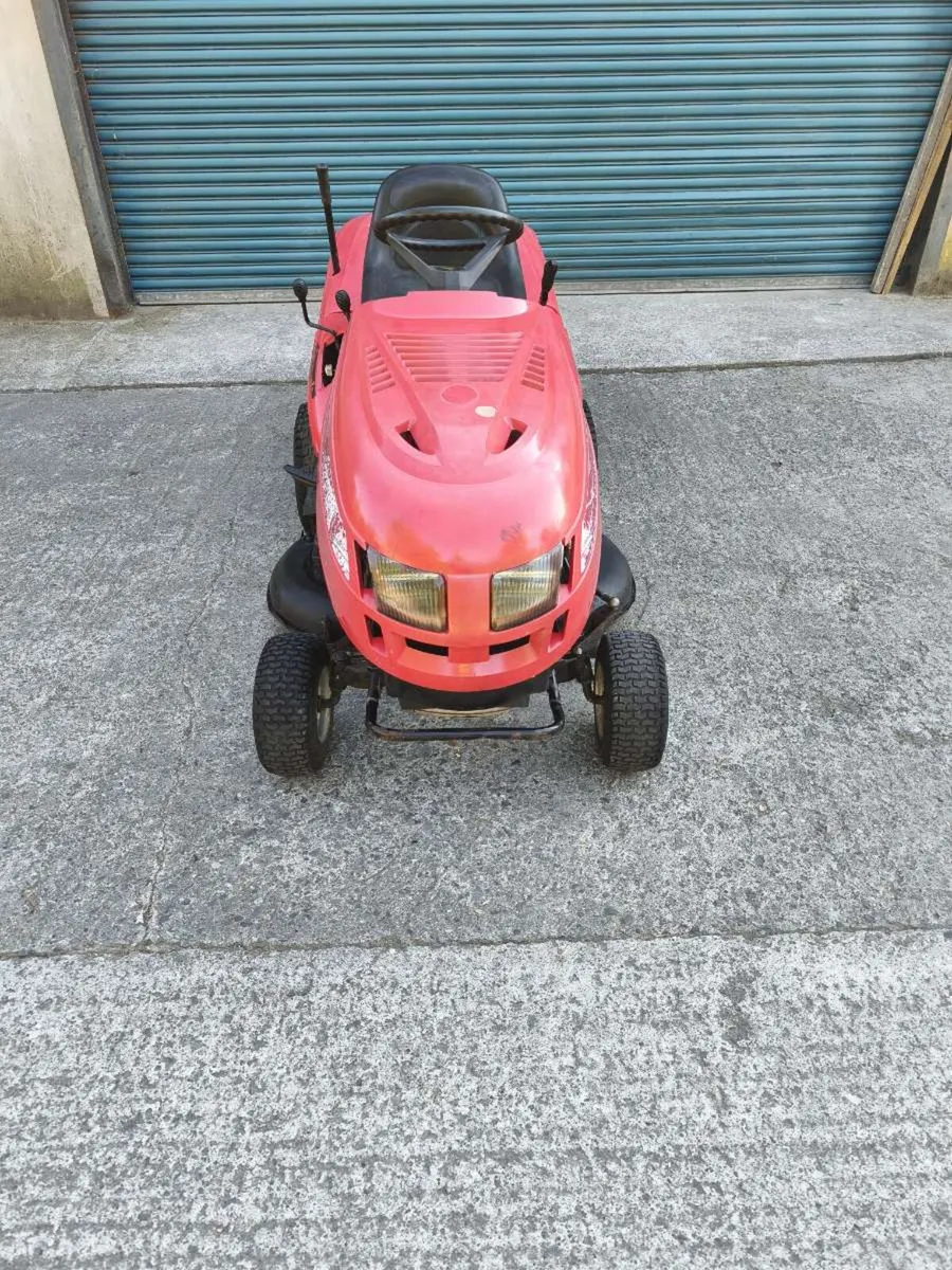 Castle garden ride on Lawnmower - Image 2