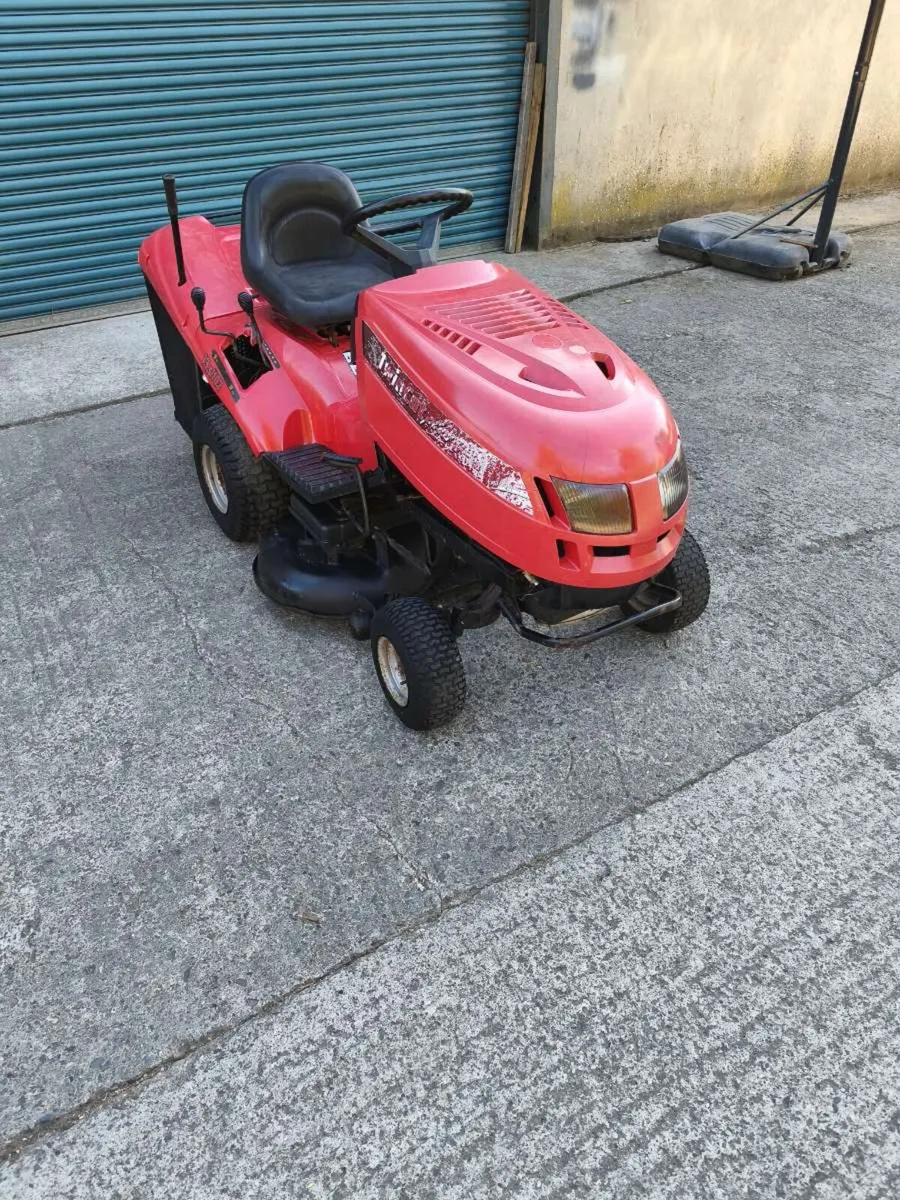 Castle garden ride on Lawnmower - Image 3