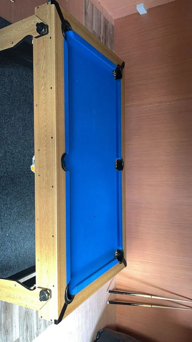 Pool table - Image 1