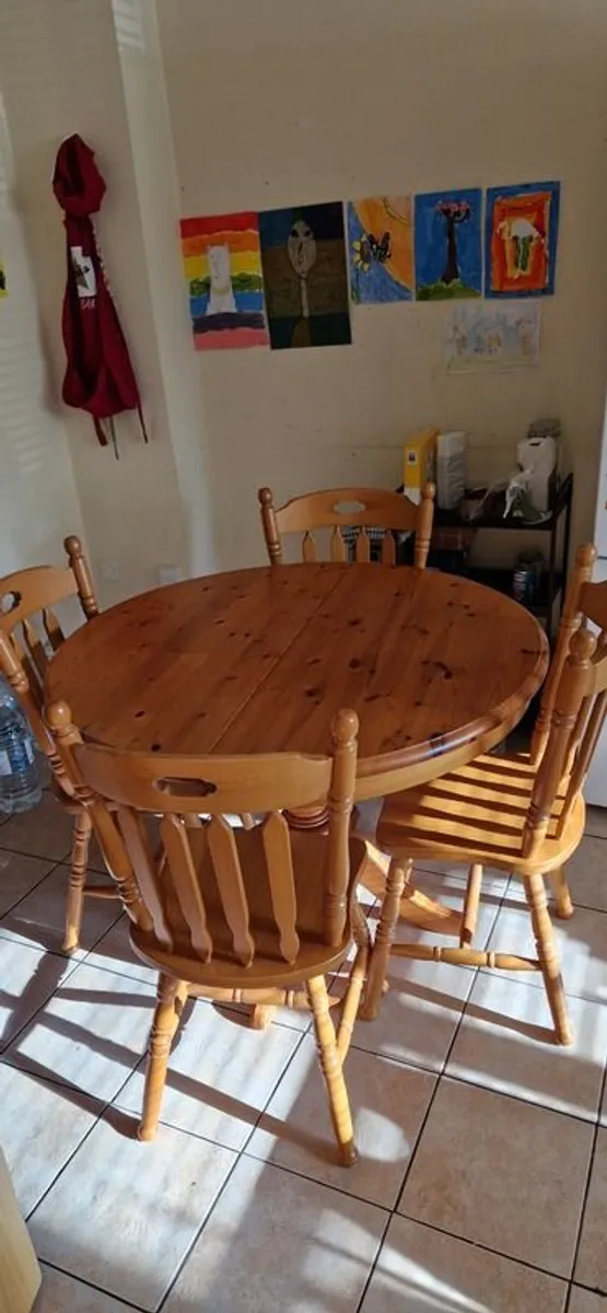 Dining table and 4 chairs - Image 3