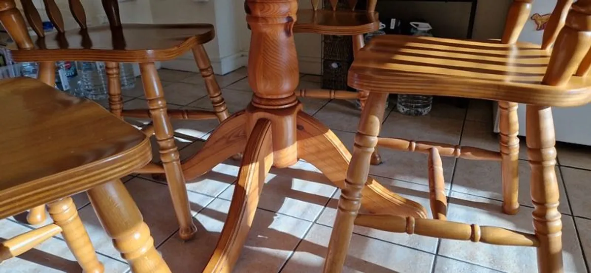Dining table and 4 chairs - Image 4