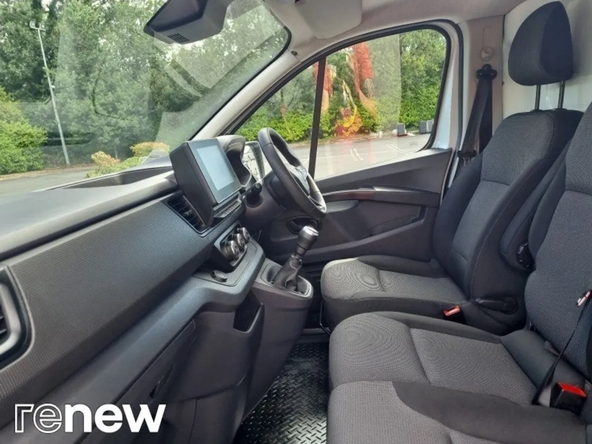 Renault Trafic LWB Business Plus 130 - Image 4