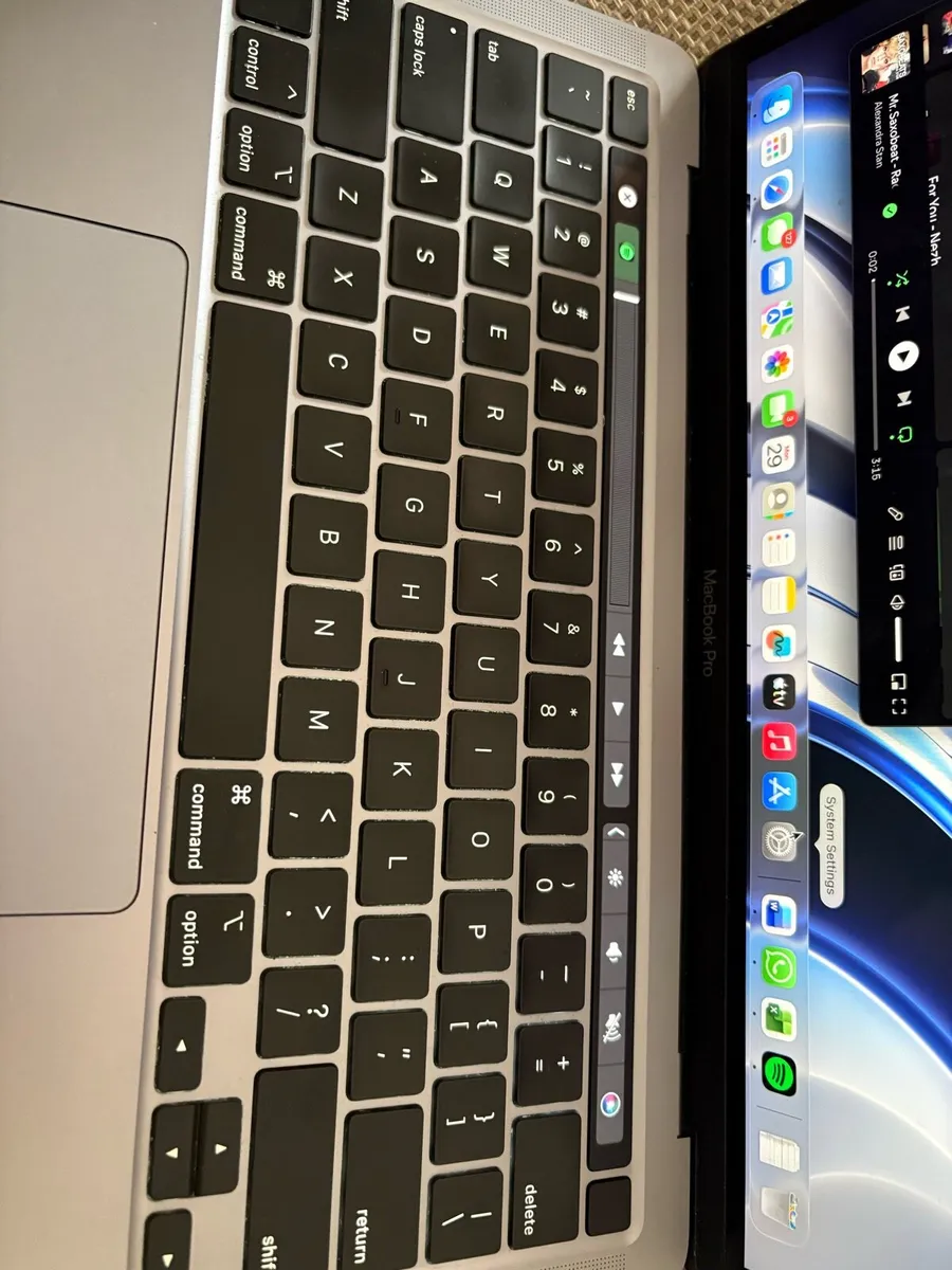 Macbook Pro 2020 - Image 2