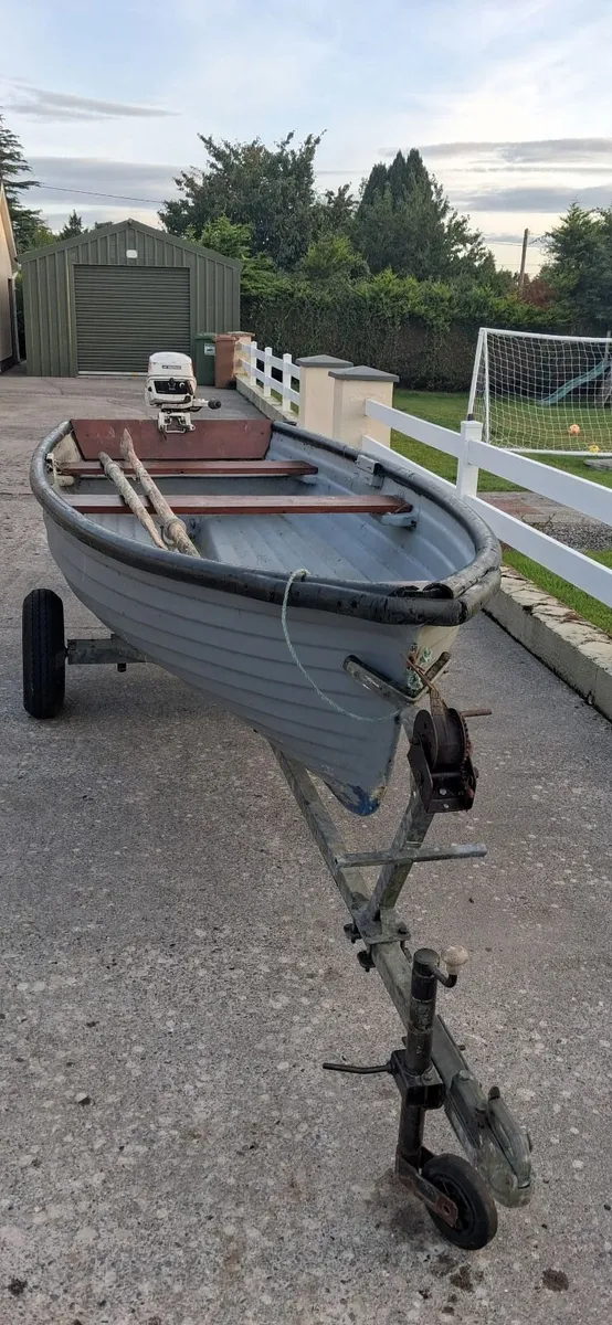 15ft Fibreglass Boat & Johnson Engine - Image 1