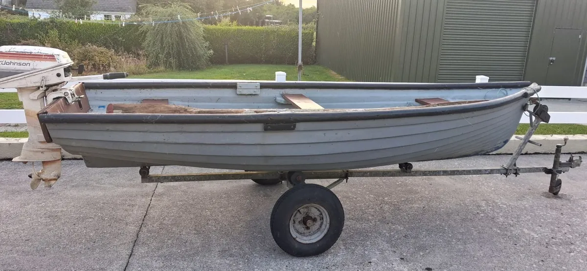 15ft Fibreglass Boat & Johnson Engine - Image 2