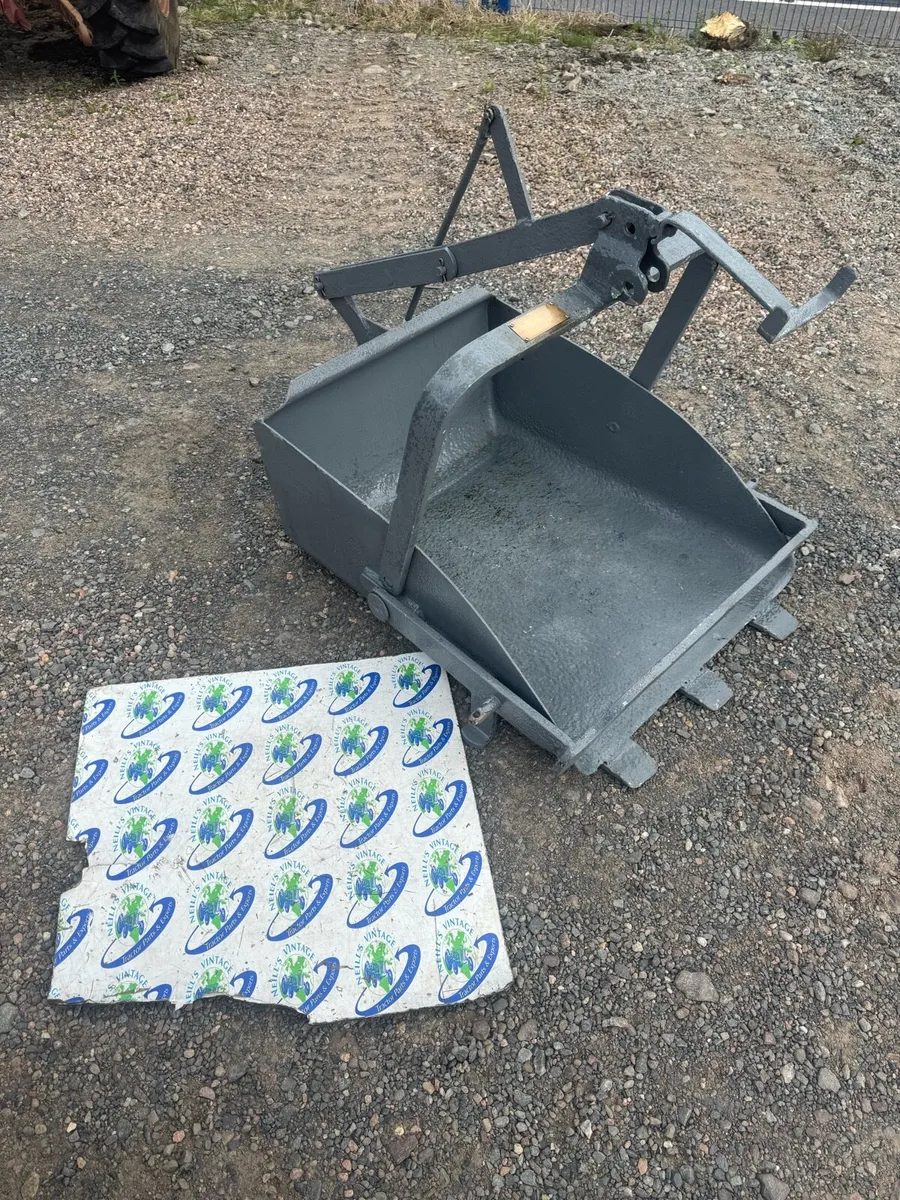 Ferguson Earth Scoop - Image 1