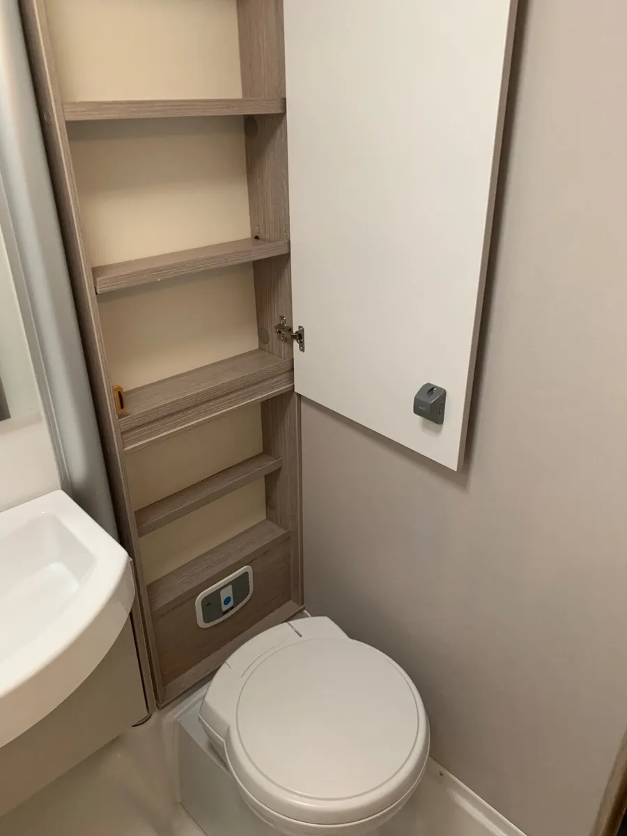 Burstner Lineo T690G Active Motorhome - Image 4