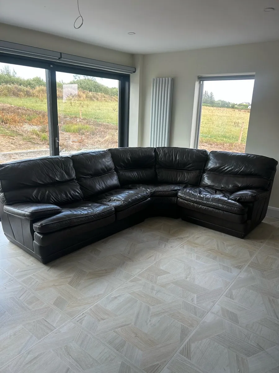 Leather L couch - Image 1