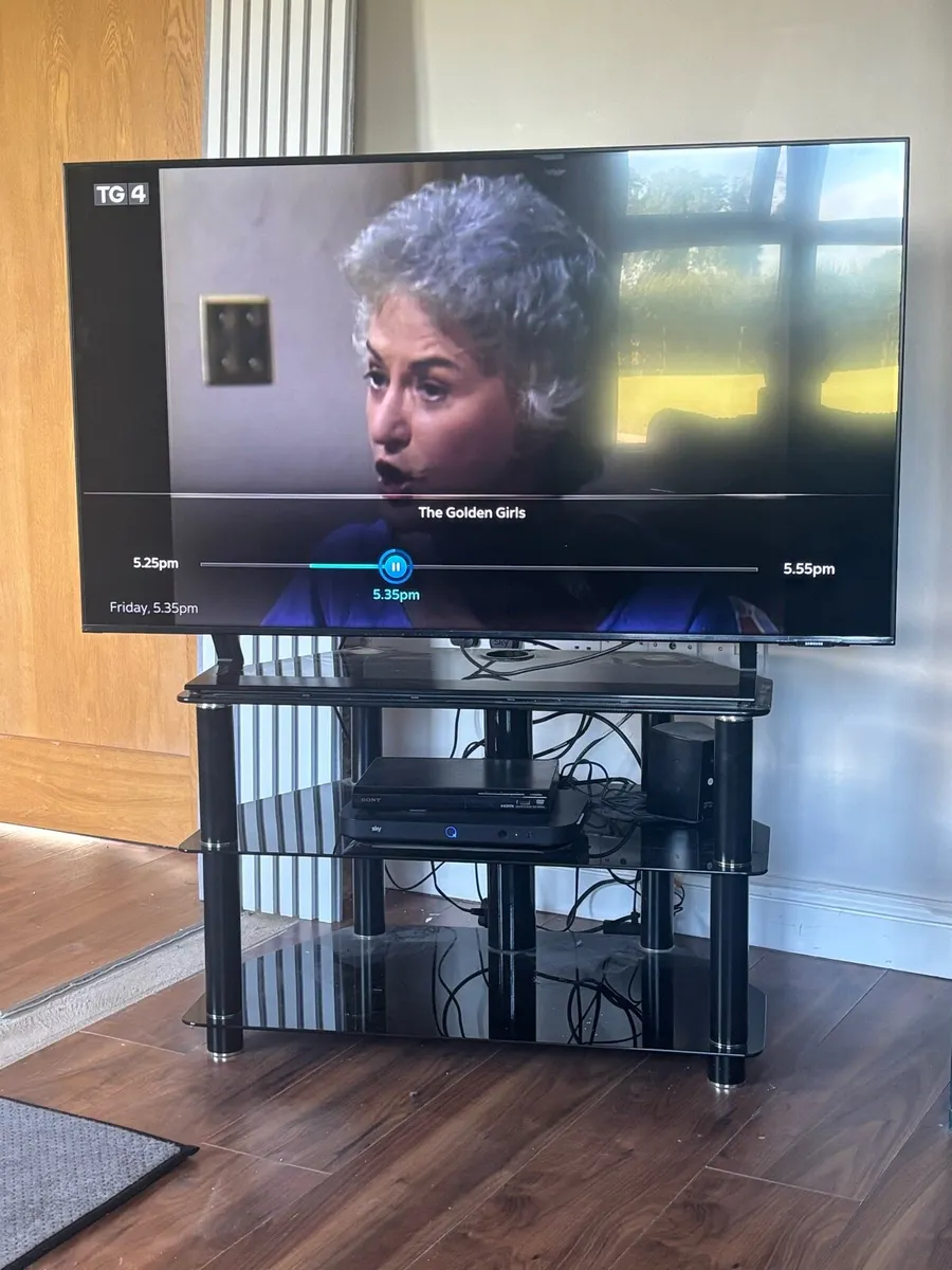 TV stand - Image 3