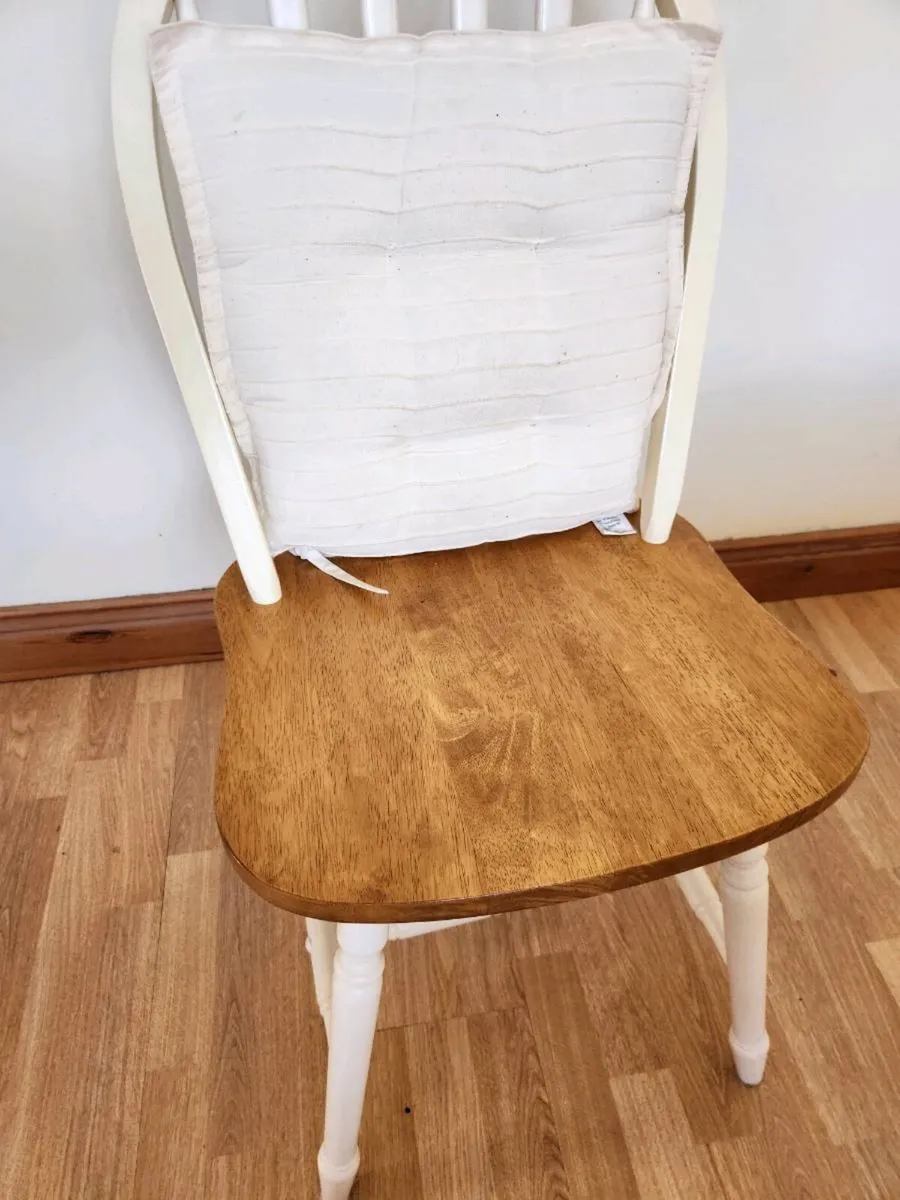 Kitchen table and chairs - Image 2