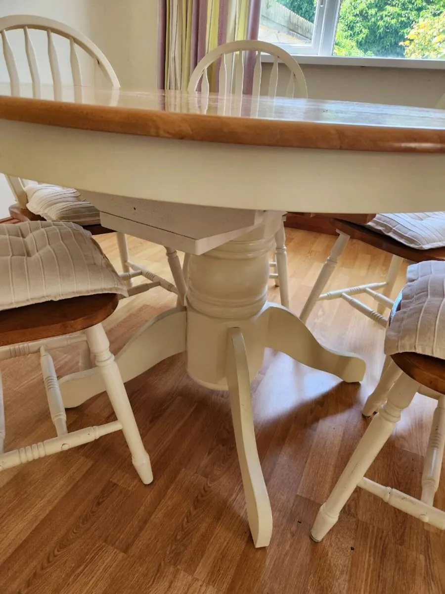 Kitchen table and chairs - Image 3
