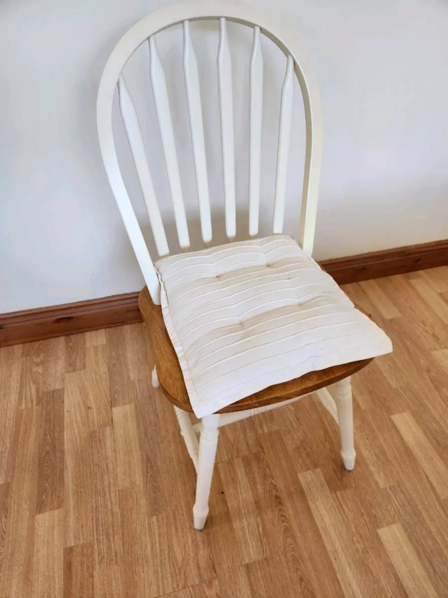 Kitchen table and chairs - Image 4